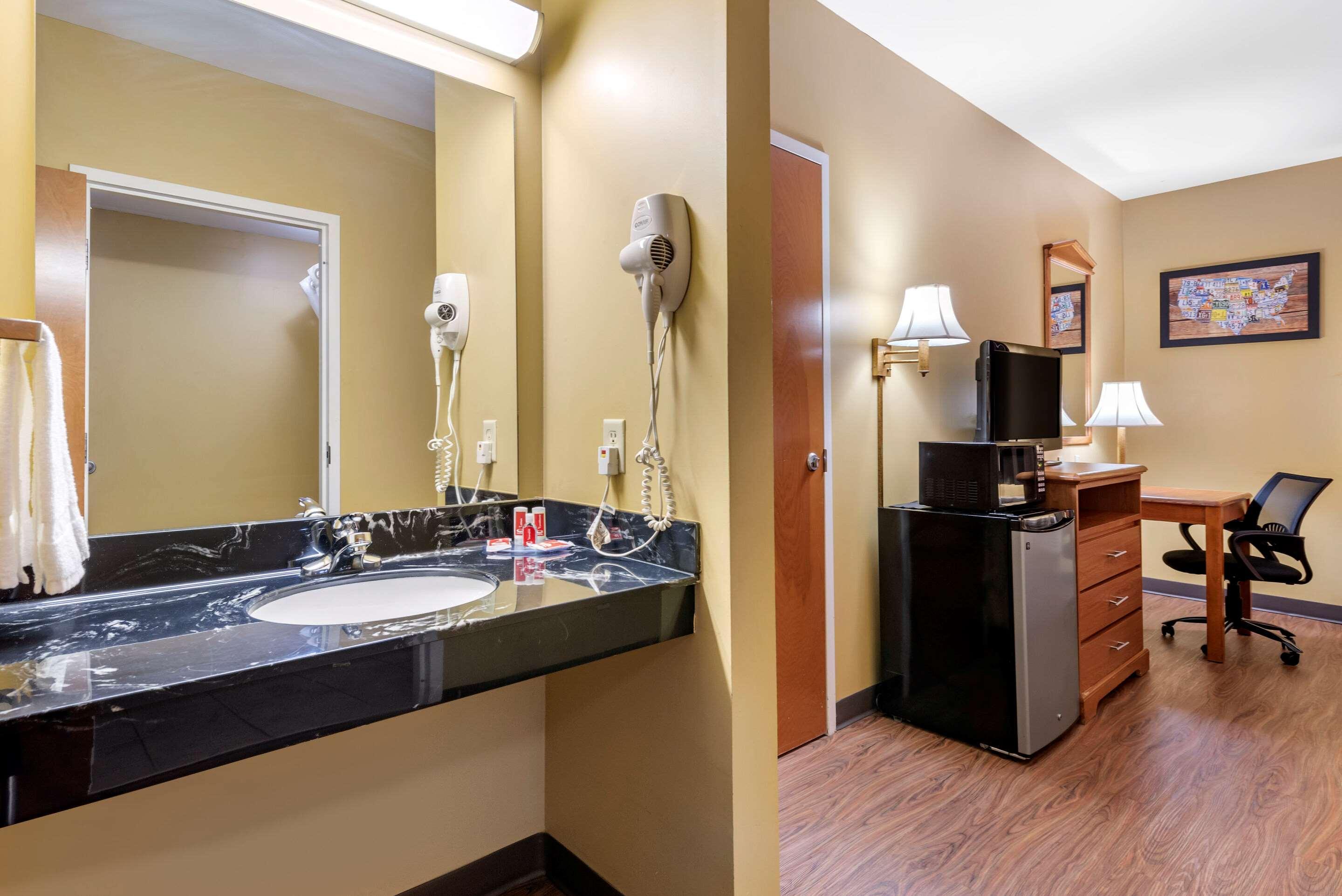 Econo Lodge Louisville Airport Dış mekan fotoğraf