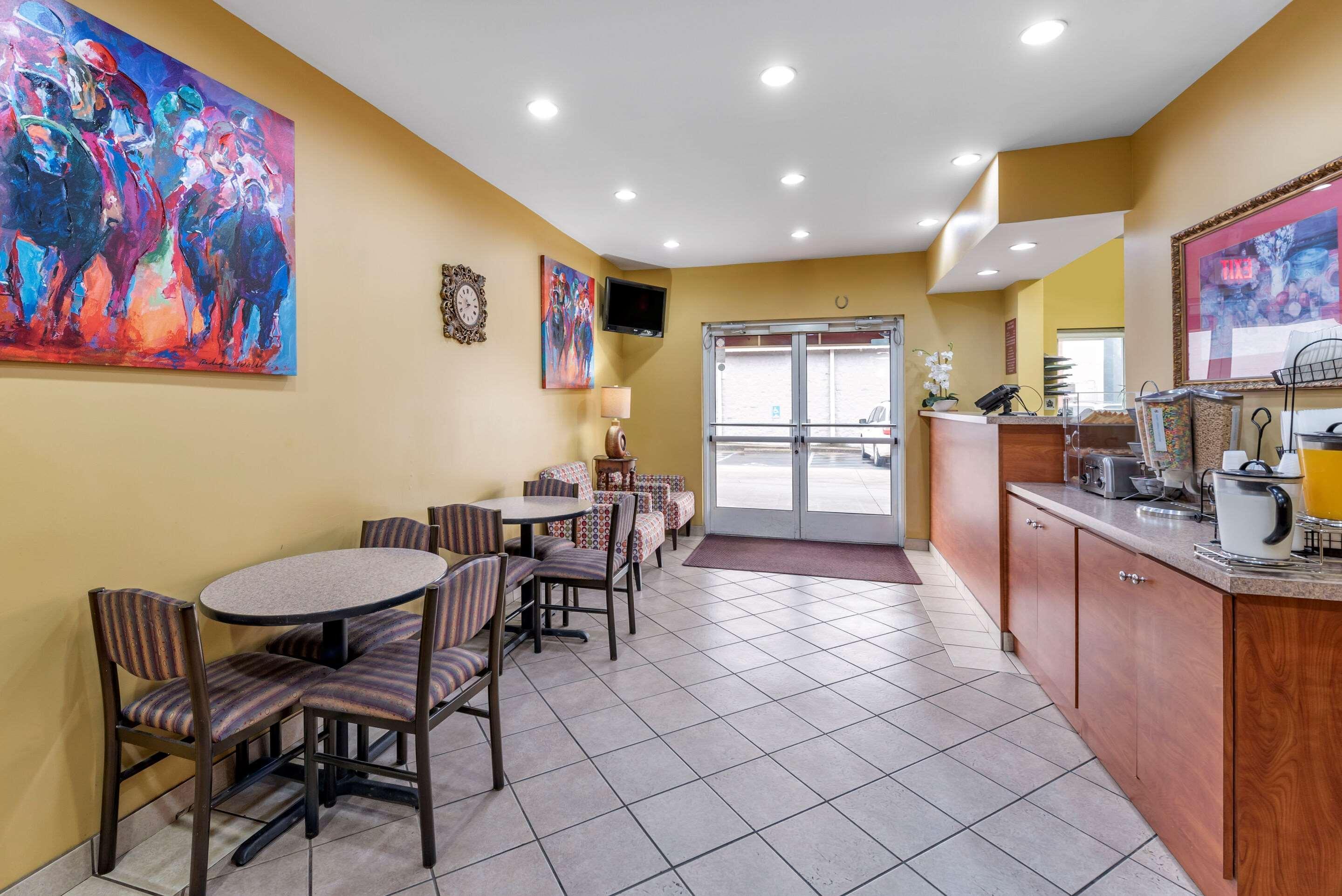 Econo Lodge Louisville Airport Dış mekan fotoğraf
