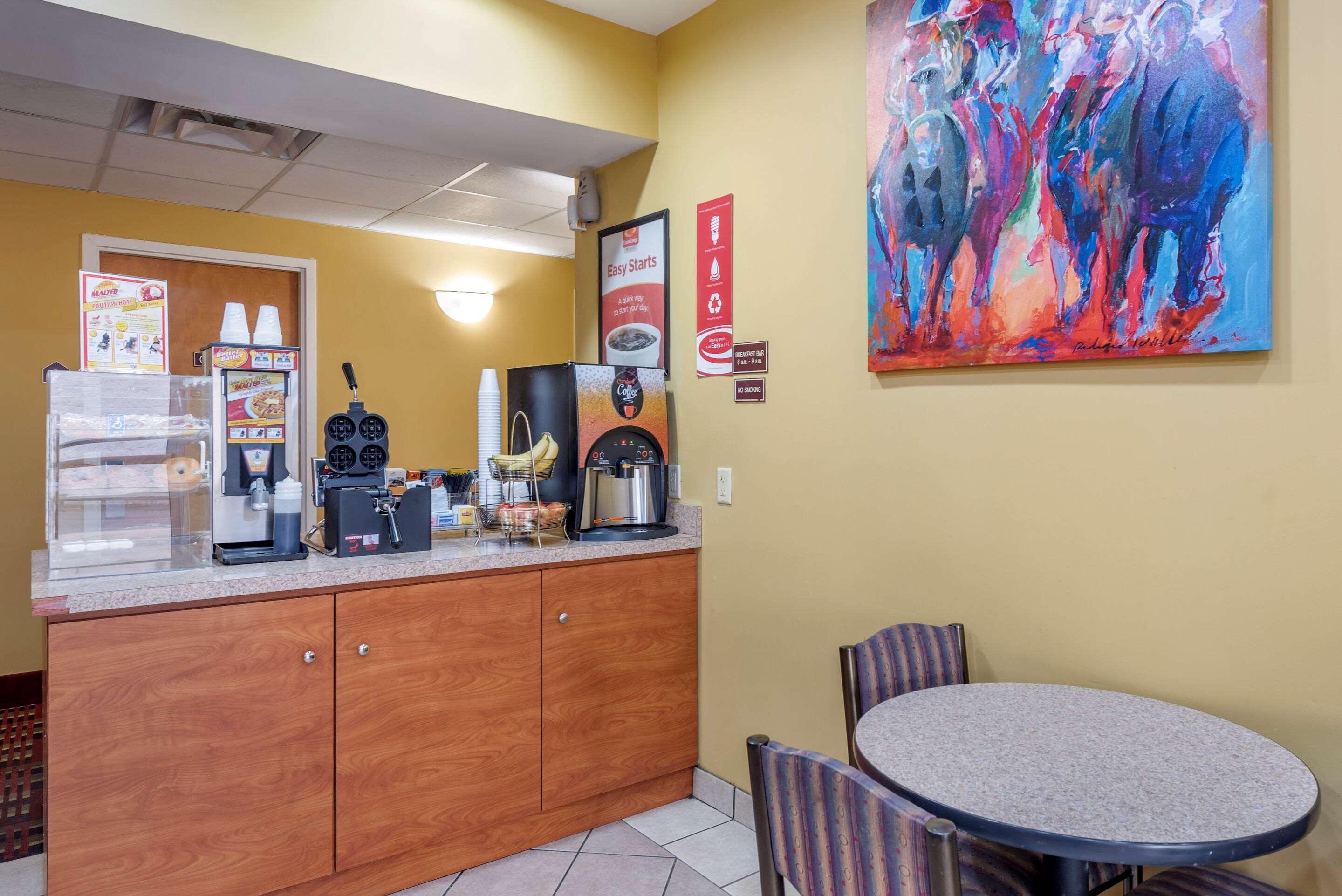 Econo Lodge Louisville Airport Dış mekan fotoğraf